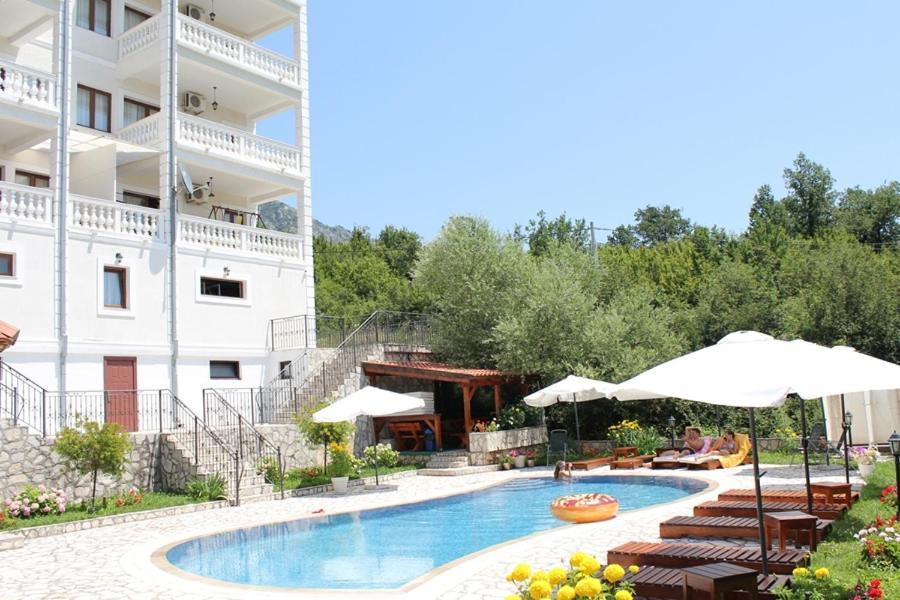 Aparthotel Apartments With Swimming Pool -Vila Oasis
