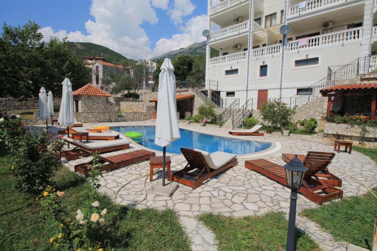 Apartments With Swimming Pool -Vila Oasis Aparthotel *