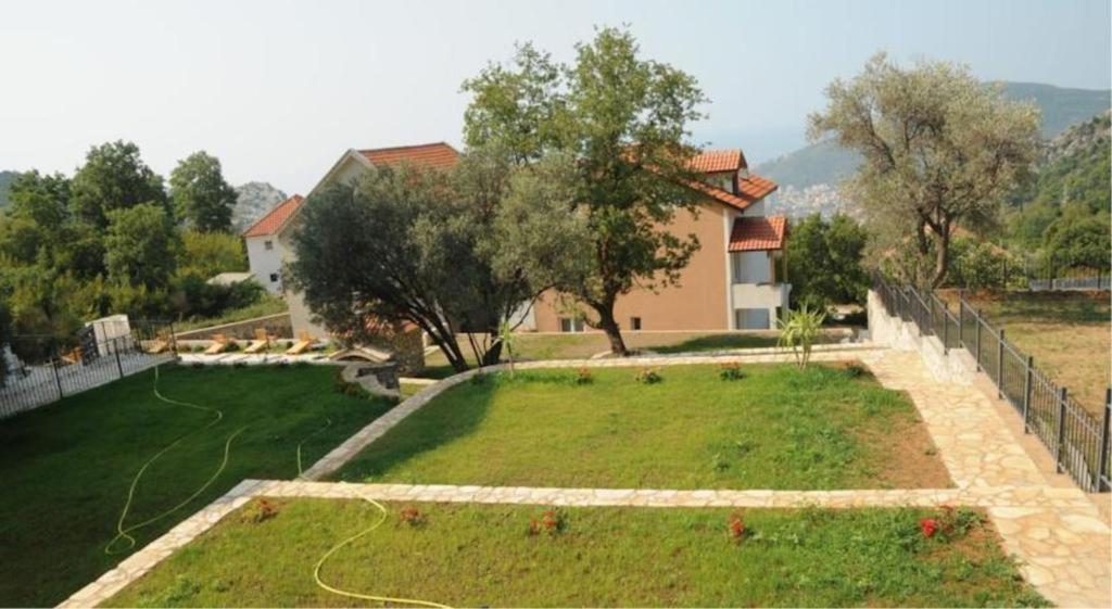 Apartments With Swimming Pool -Vila Oasis * Budva