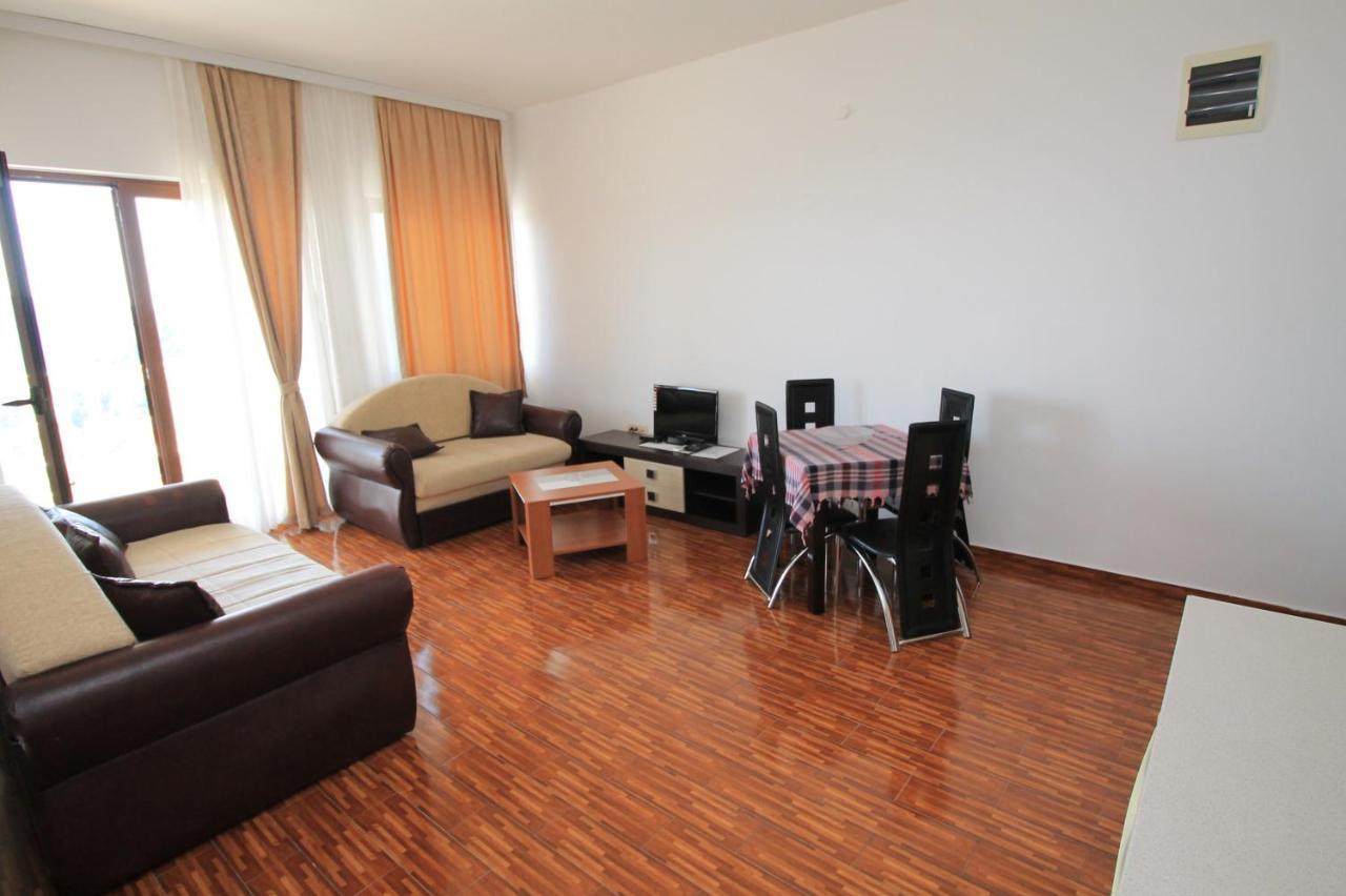 Apartments With Swimming Pool -Vila Oasis Aparthotel *