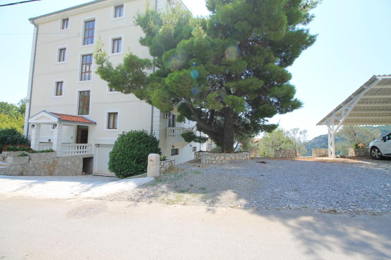 Apartments With Swimming Pool -Vila Oasis * Budva