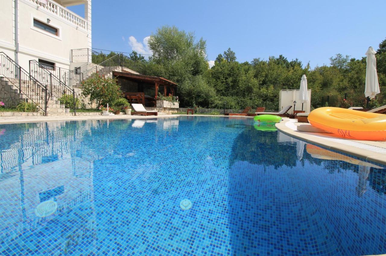Apartments With Swimming Pool -Vila Oasis Aparthotel *