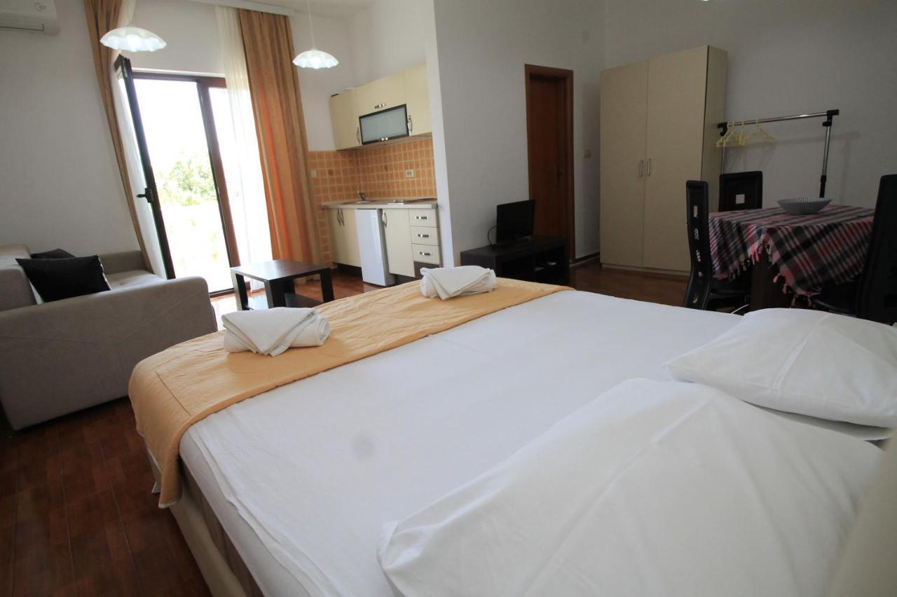 Aparthotel Apartments With Swimming Pool -Vila Oasis