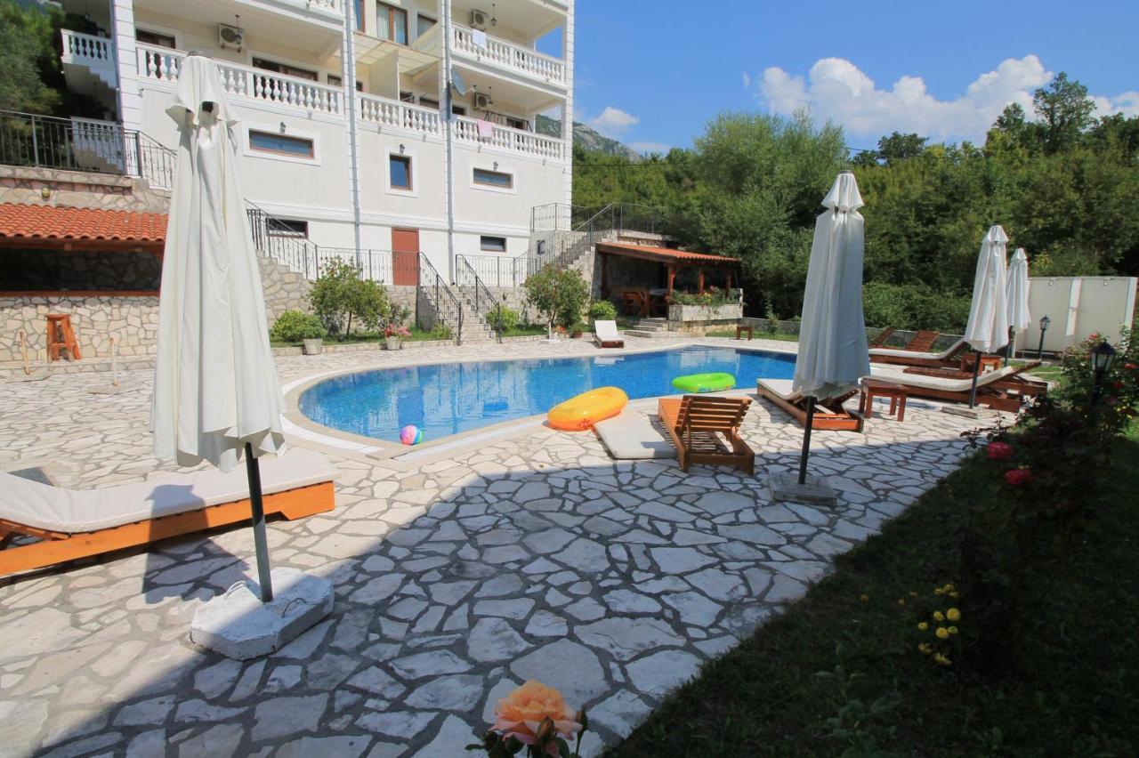 Apartments With Swimming Pool -Vila Oasis * Budva
